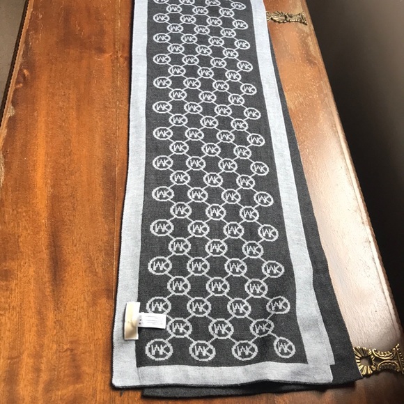 NWOT Michael Kors Scarf - Picture 3 of 4